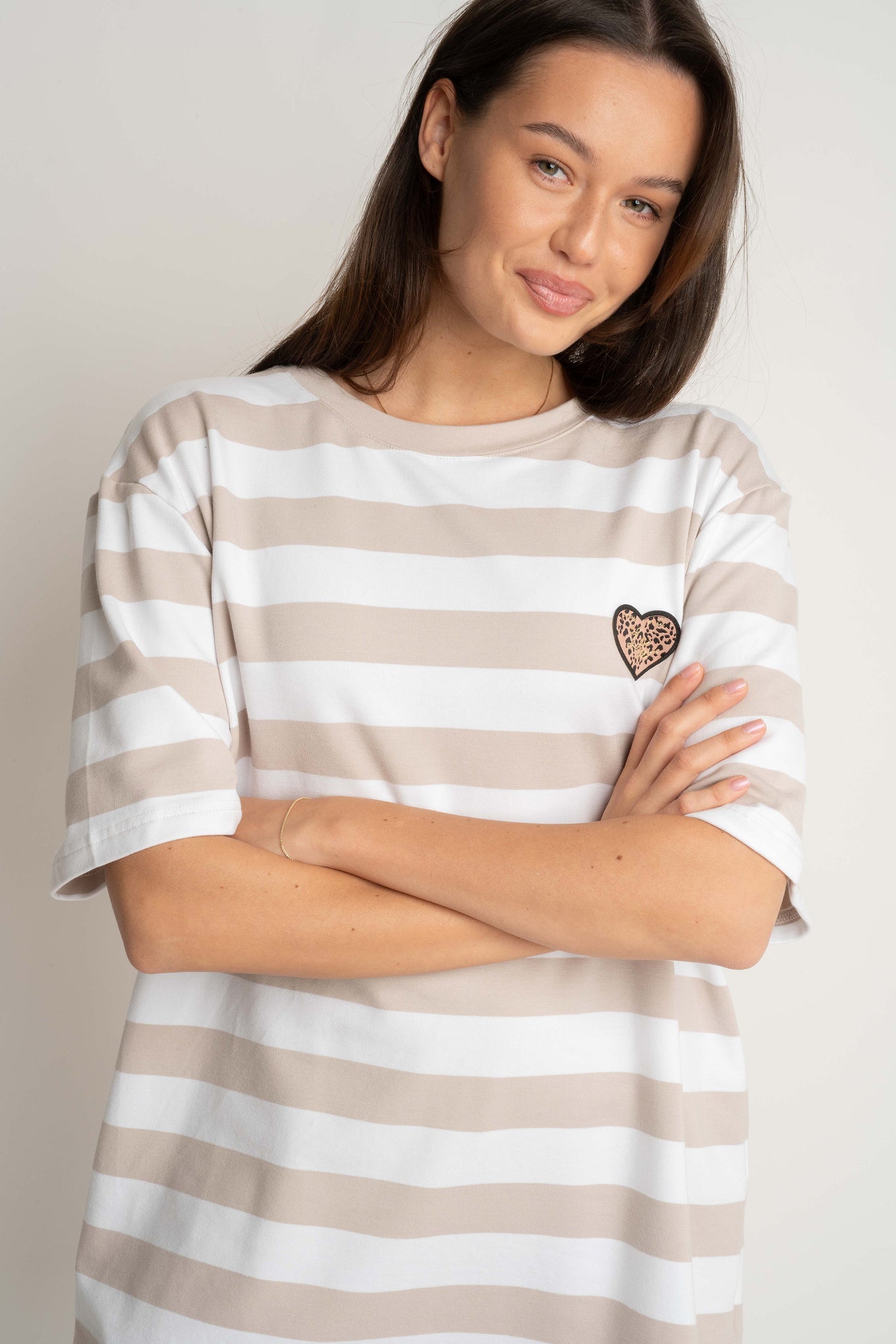 T-SHIRT CIEMNOBEŻOWY W PASKI - MARE