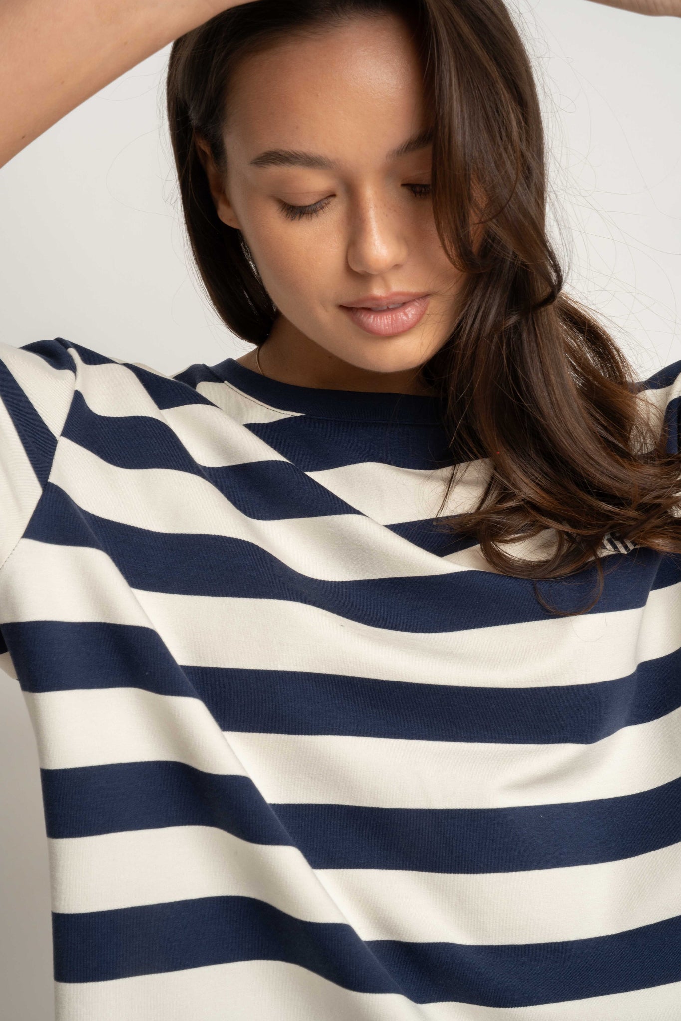 T-SHIRT GRANATOWY W PASKI - MARE