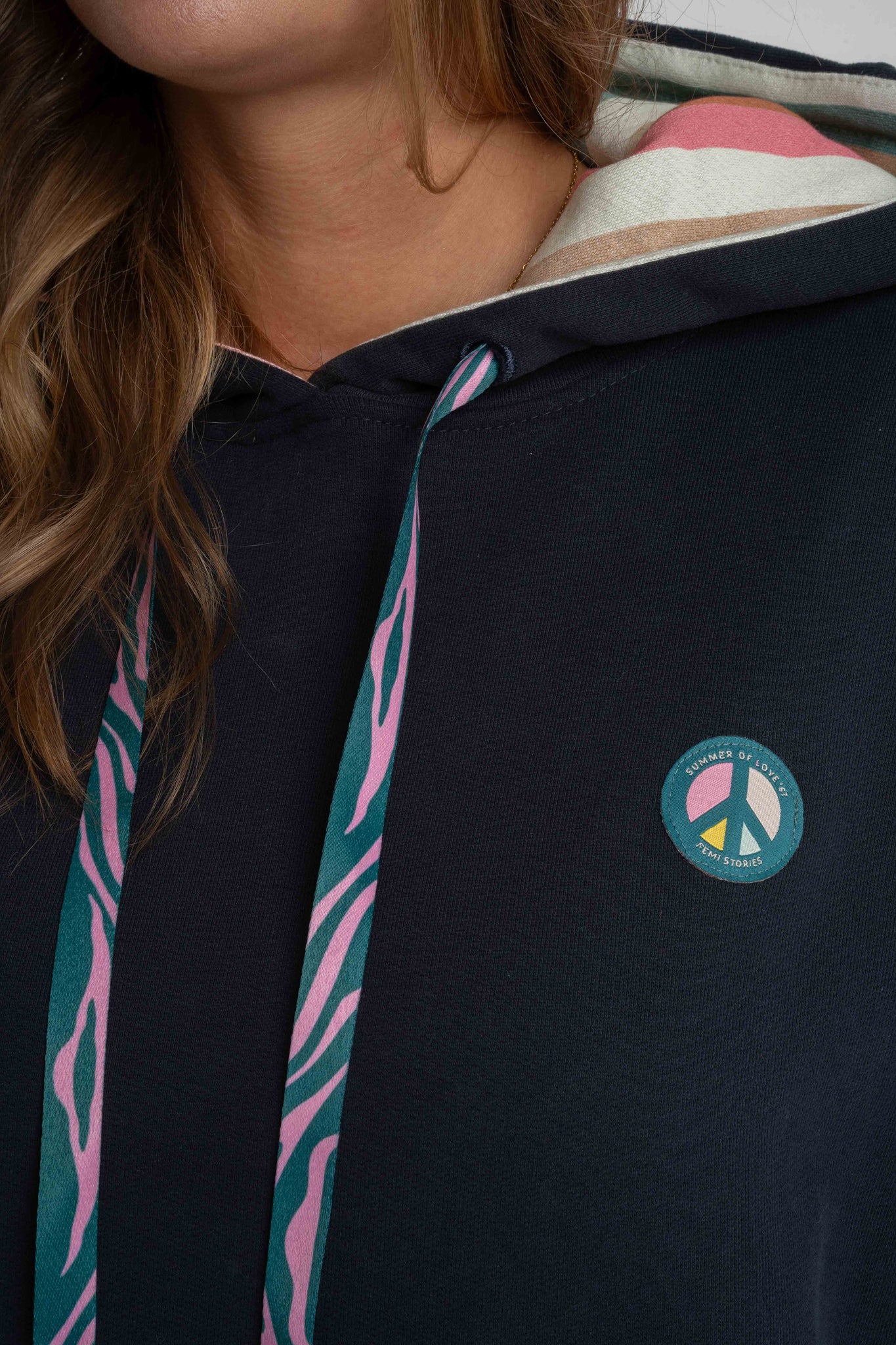 BLUZA Z KAPTUREM GRANATOWA - PENNY