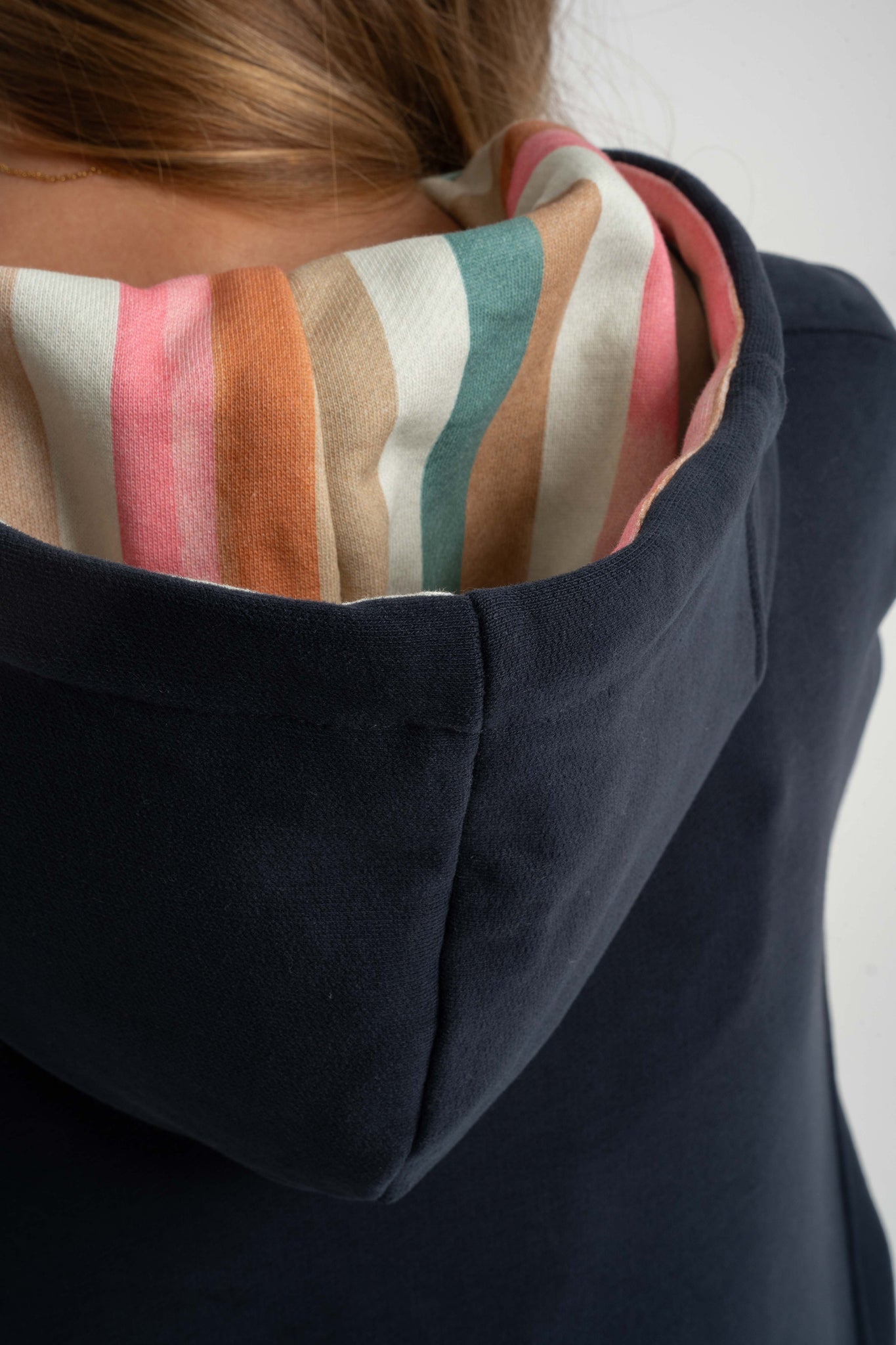 BLUZA Z KAPTUREM GRANATOWA - PENNY