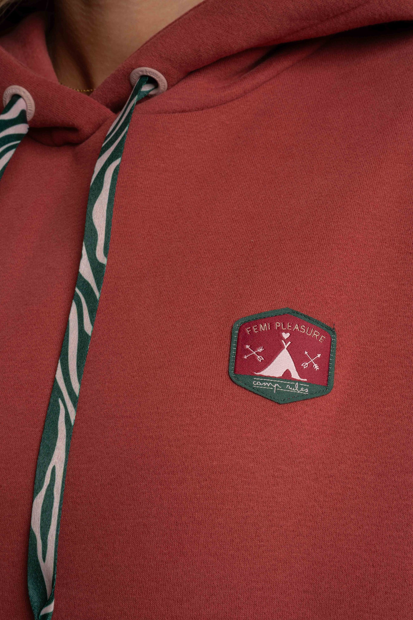 BRICK RED HOODIE - AURENA