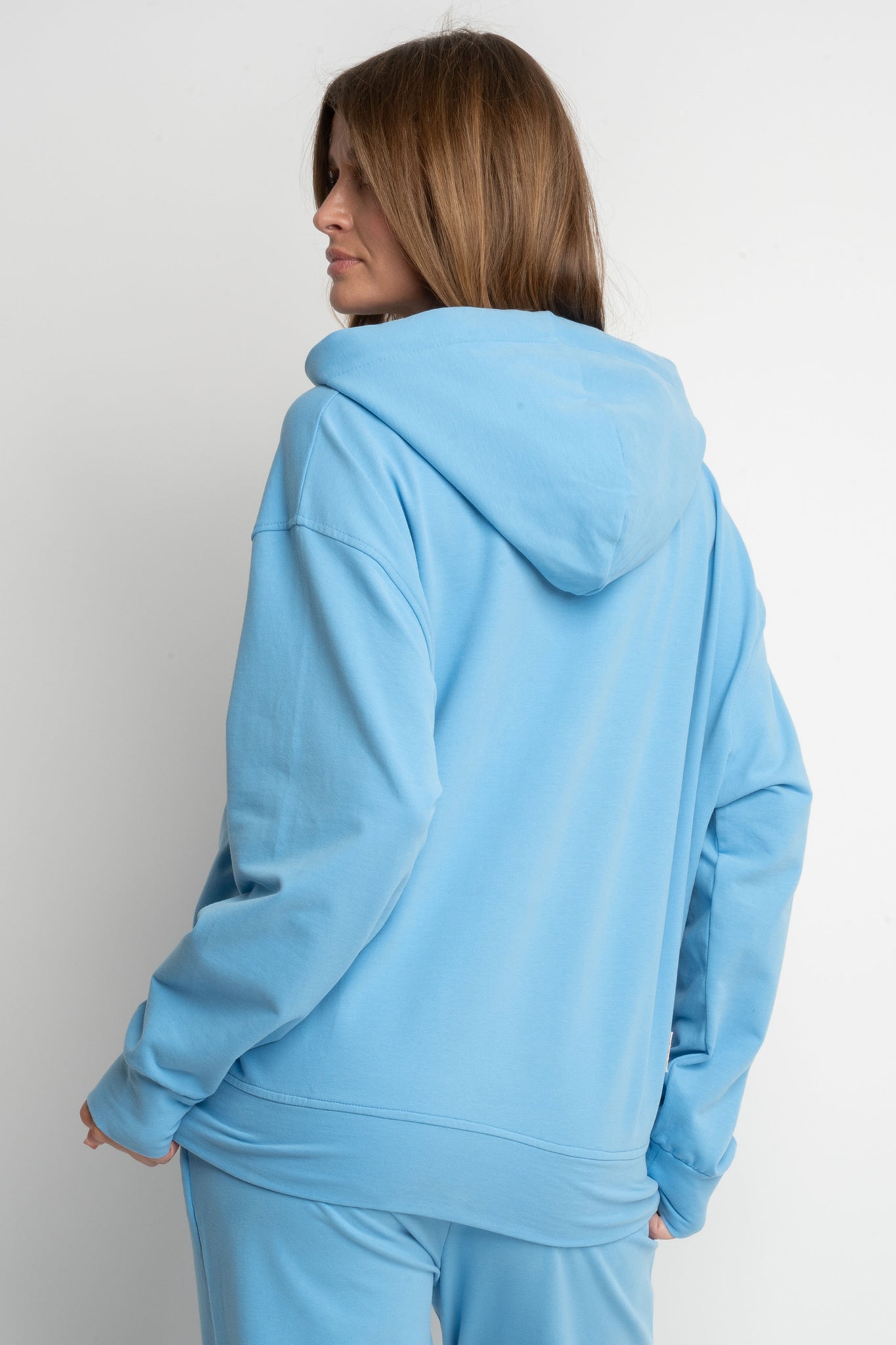 BLUZA Z KAPTUREM NIEBIESKA - AURENA
