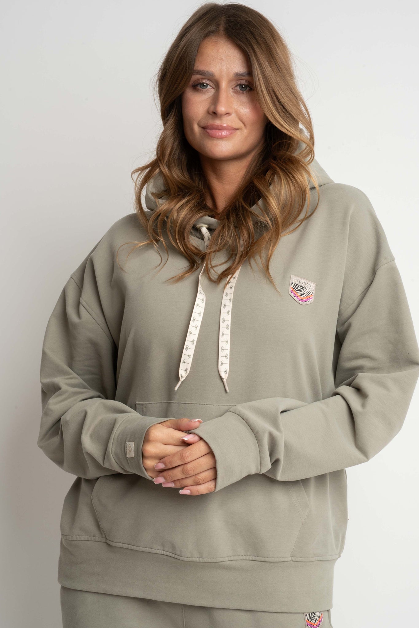 BLUZA Z KAPTUREM JASNY KHAKI- AURENA