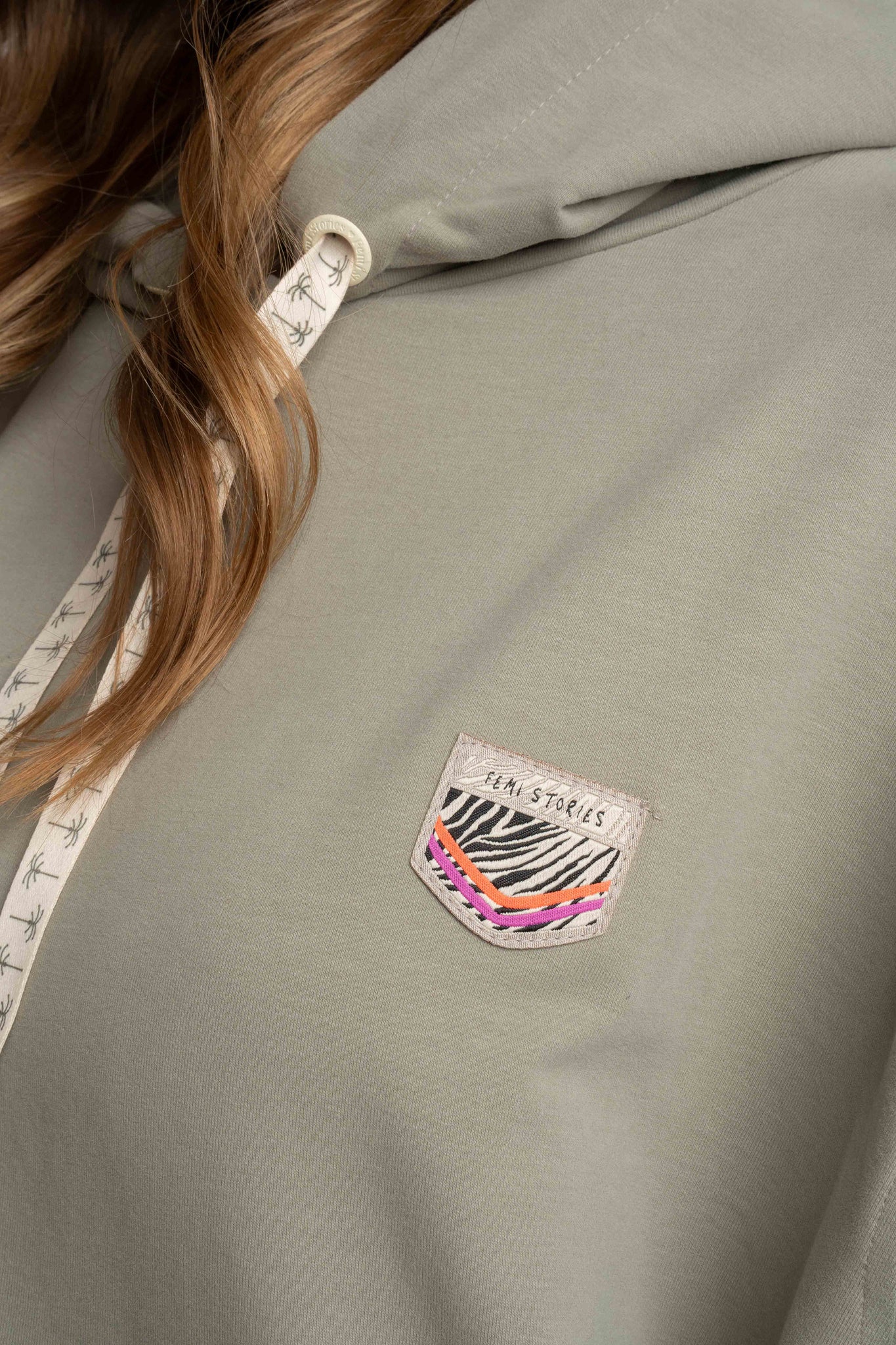 BLUZA Z KAPTUREM JASNY KHAKI- AURENA
