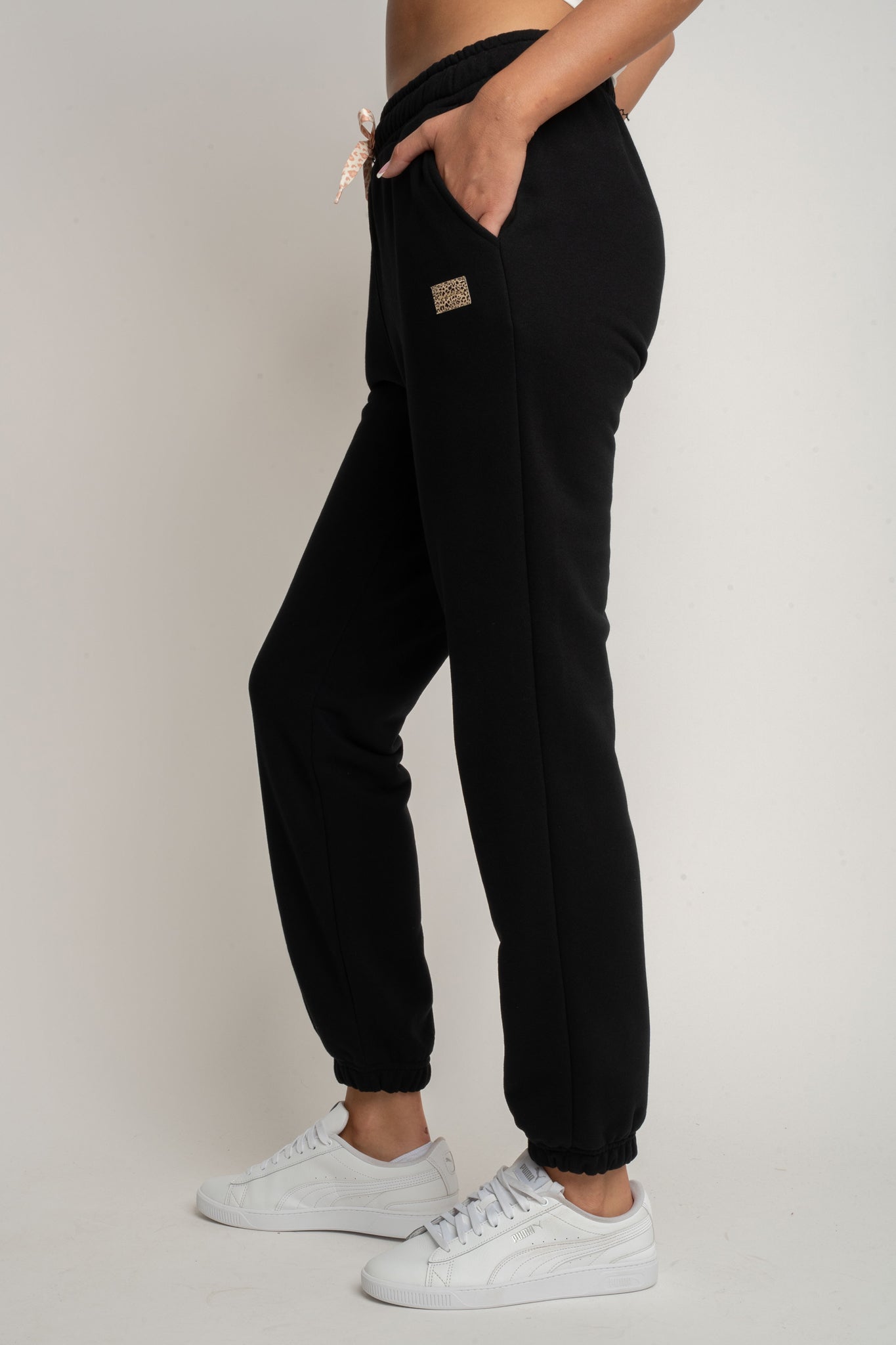 BLACK SWEATPANTS - HARUKA