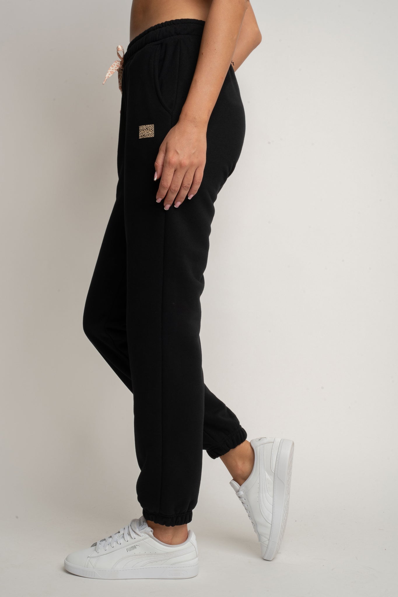 BLACK SWEATPANTS - HARUKA