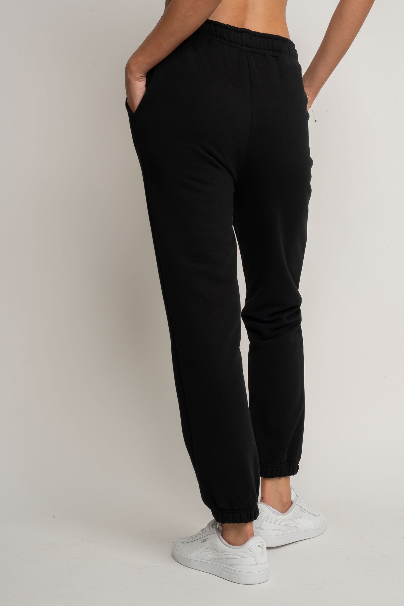 BLACK SWEATPANTS - HARUKA