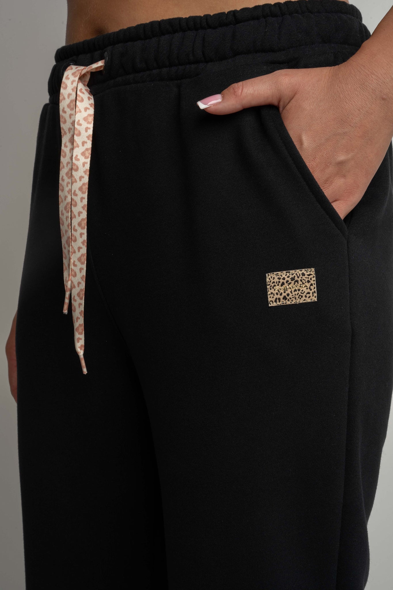 BLACK SWEATPANTS - HARUKA