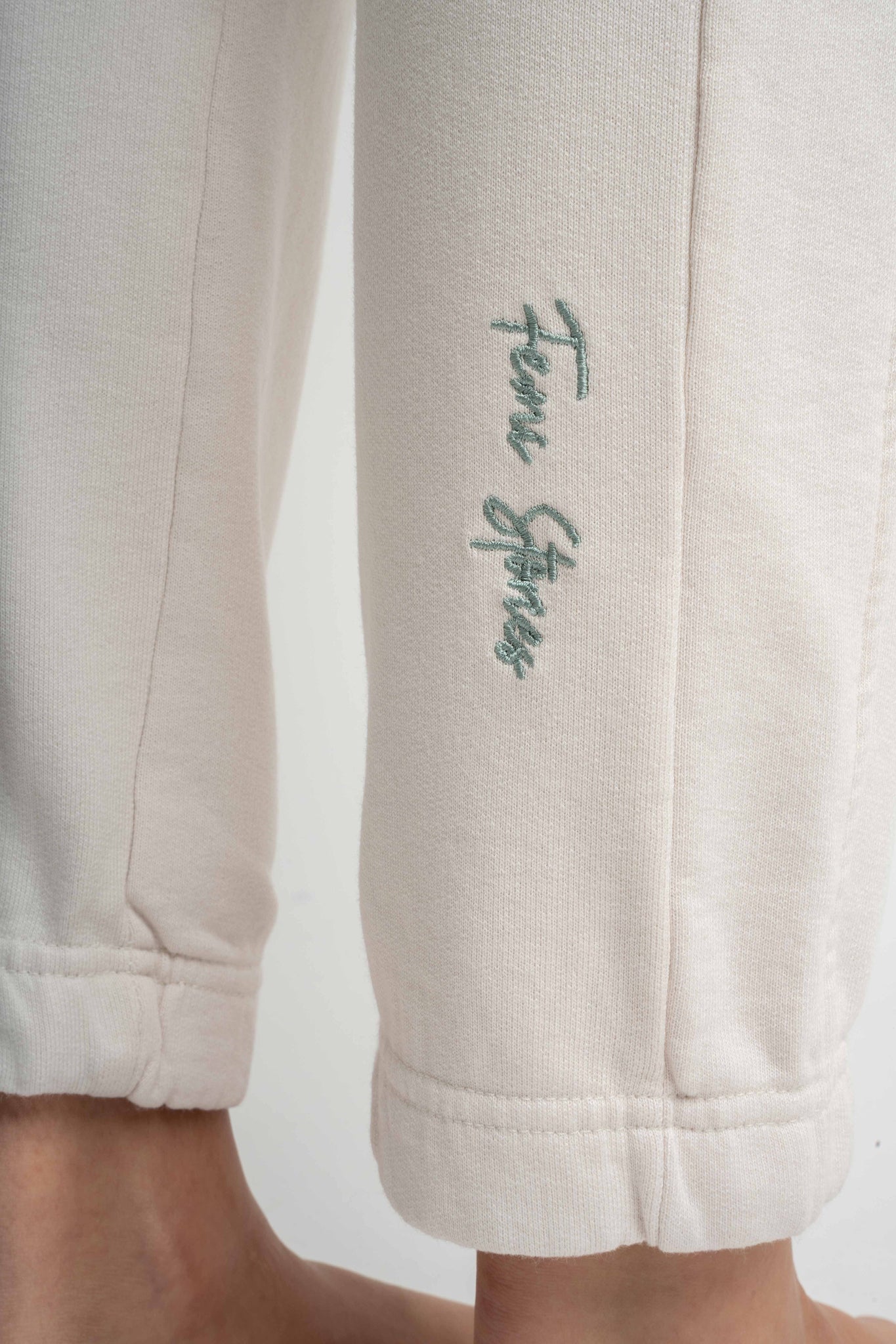 FITTED BEIGE SWEATPANTS - MAUI