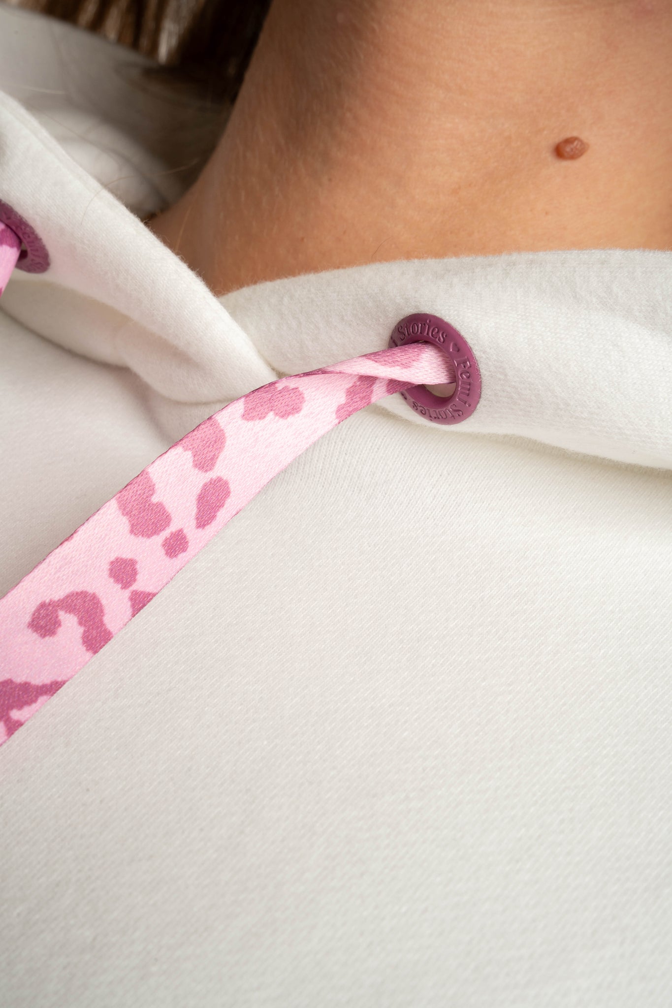 WHITE HOODED SWEATSHIRT - AURENA