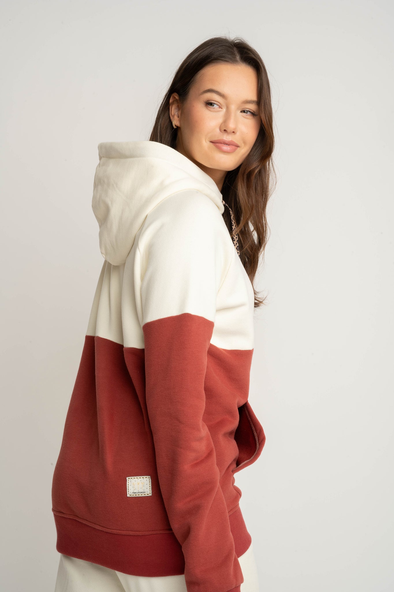 BLUZA Z KAPTUREM CEGLASTA - KENTA