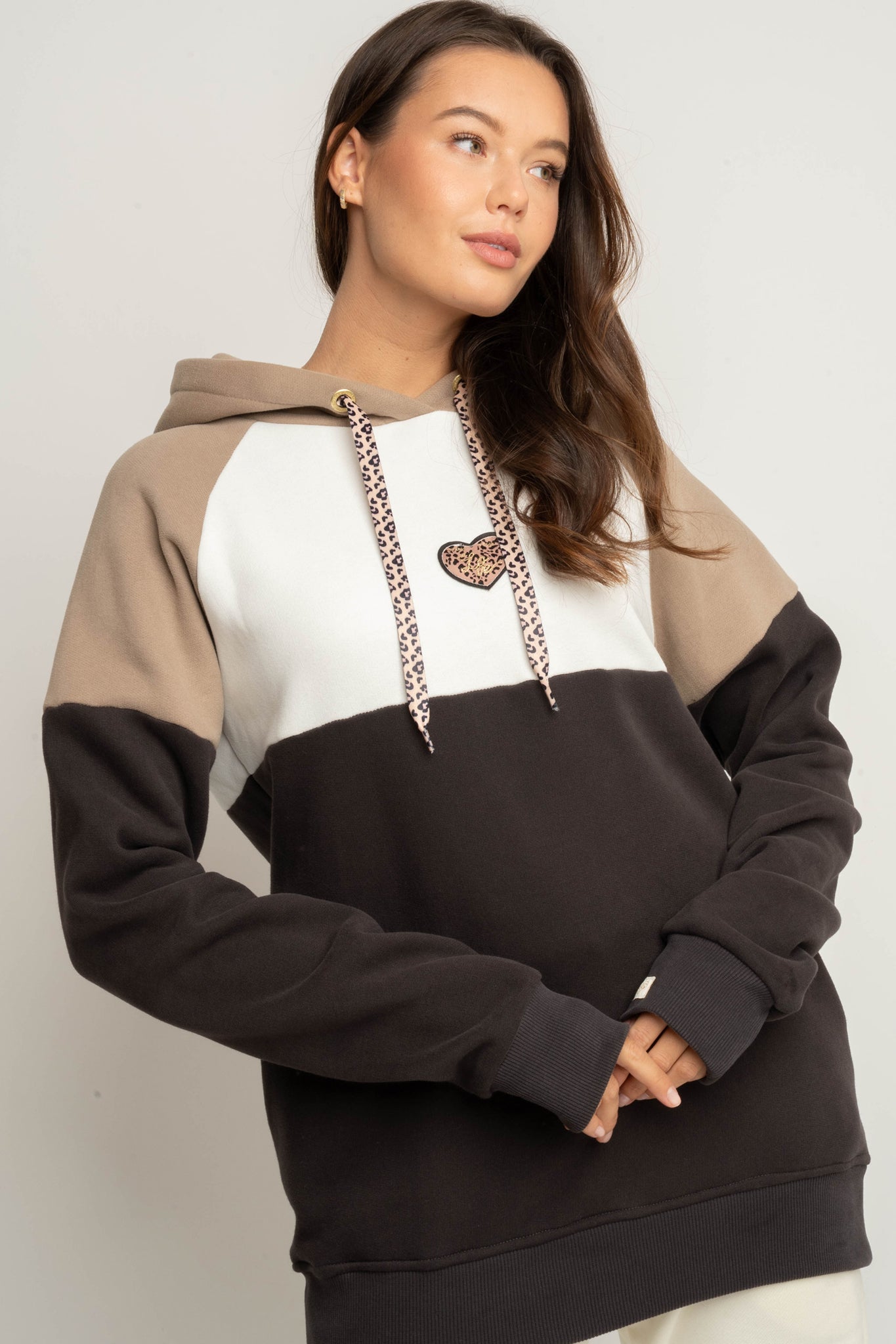 BLUZA Z KAPTUREM CZARNA - NEMOS