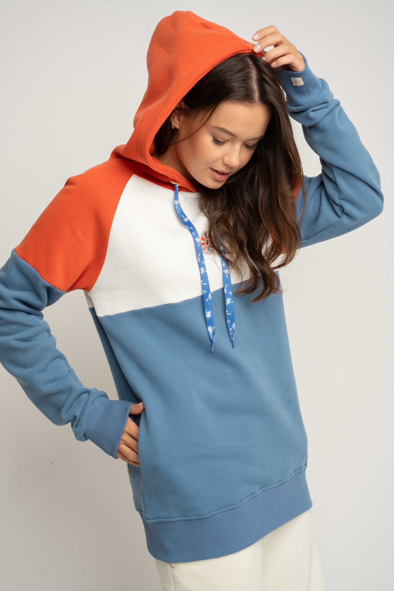 BLUZA Z KAPTUREM NIEBIESKA - NEMOS