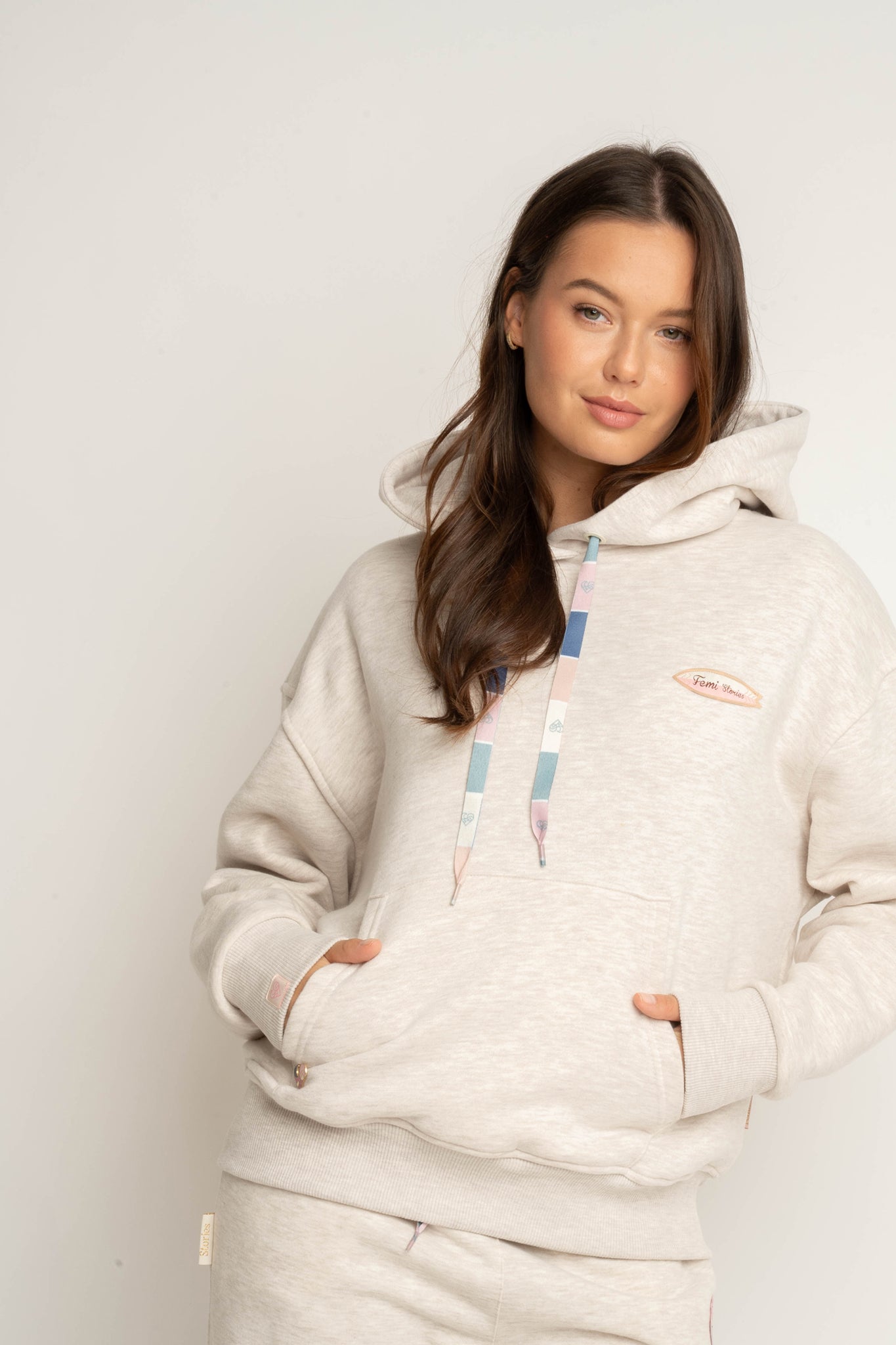 BLUZA Z KAPTUREM W KOLORZE NATURALNEJ KONOPII  - AURENA