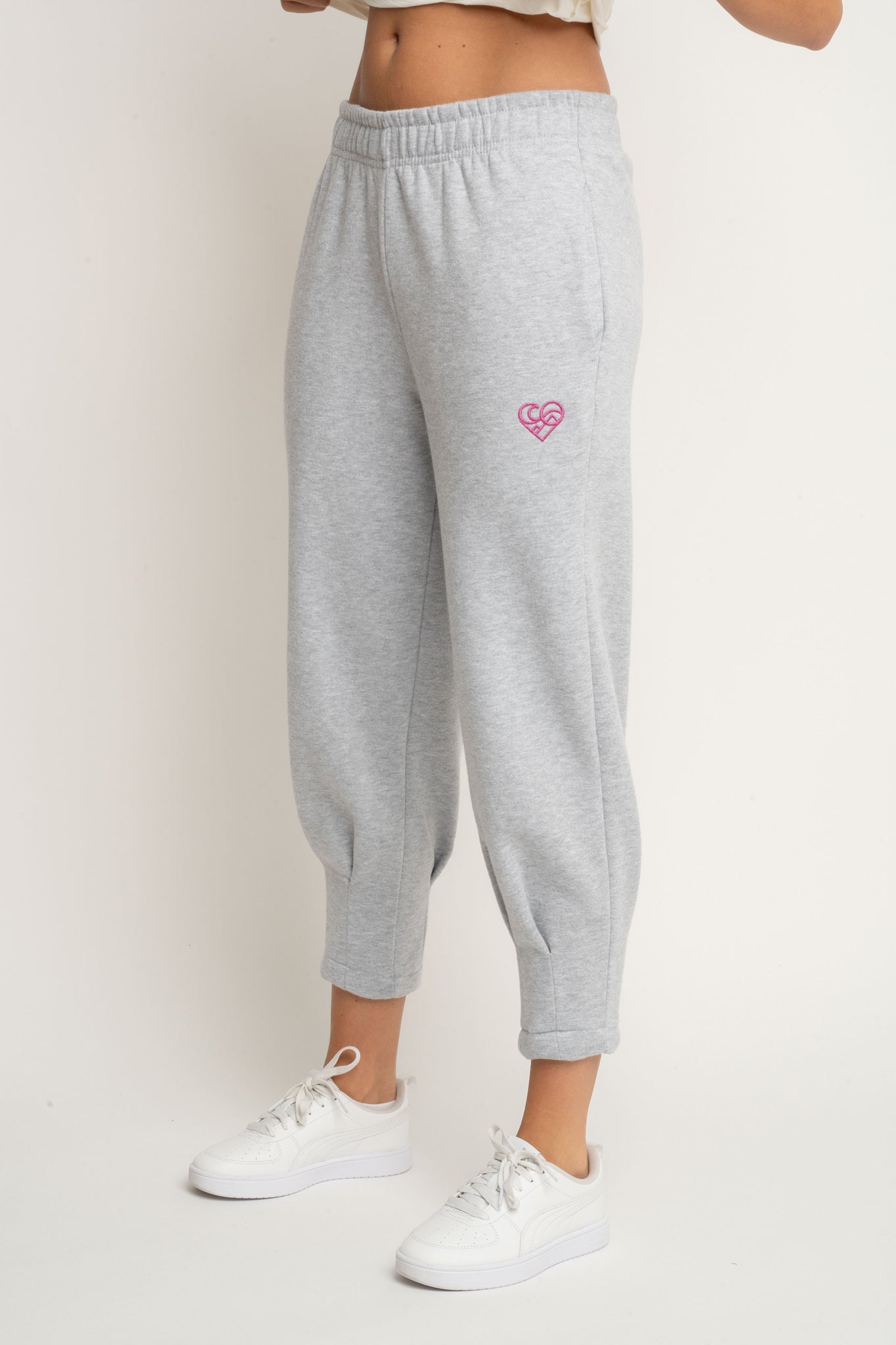 DRESOWE SPODNIE DAMSKIE Z KIESZENIAMI I ZWĘŻANYMI NOGAWKAMI W KOLORZE SZAREGO MELANŻU - SUZIE