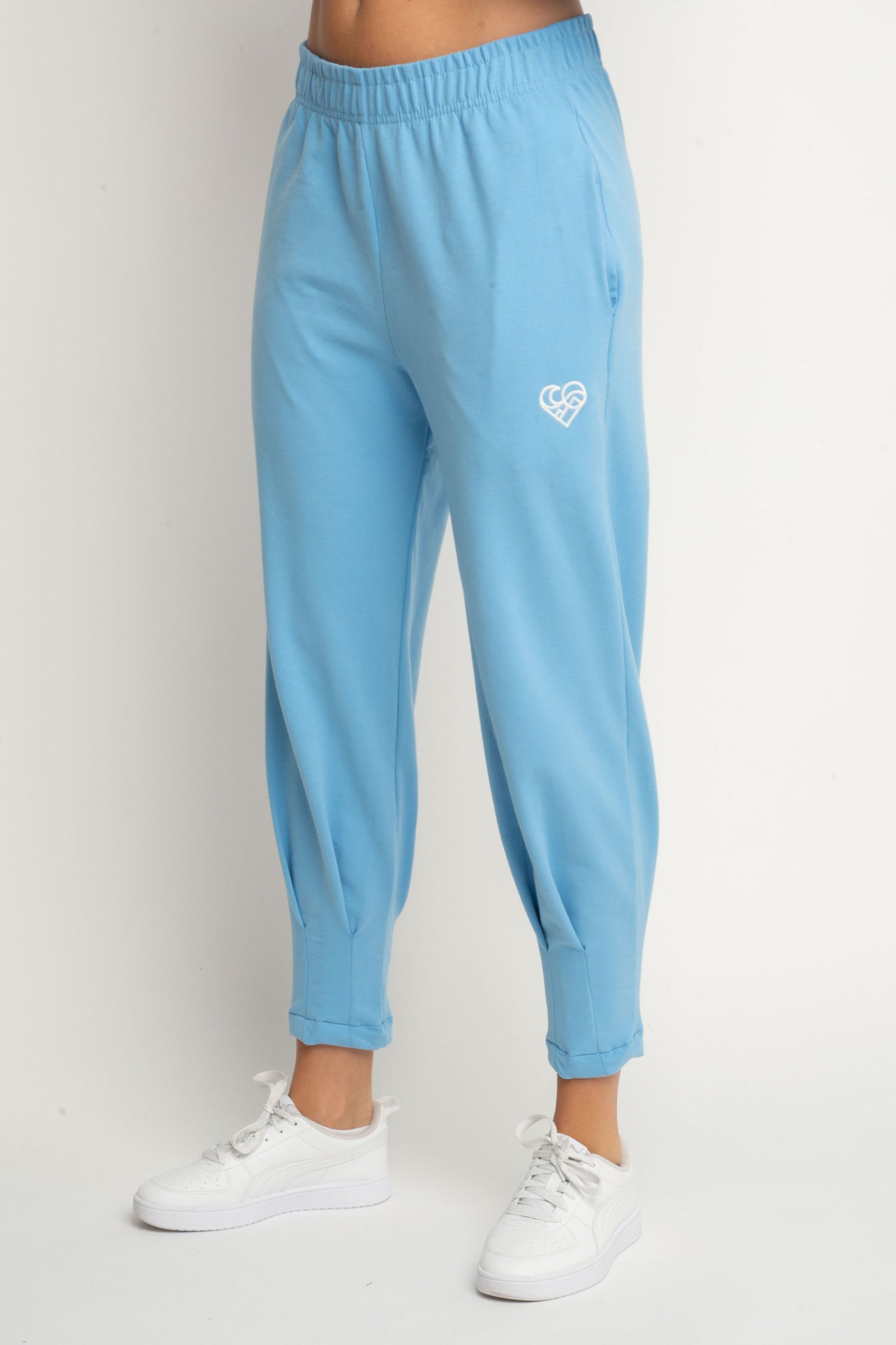 DRESOWE SPODNIE DAMSKIE Z KIESZENIAMI I ZWĘŻANYMI NOGAWKAMI NIEBIESKIE- SUZIE