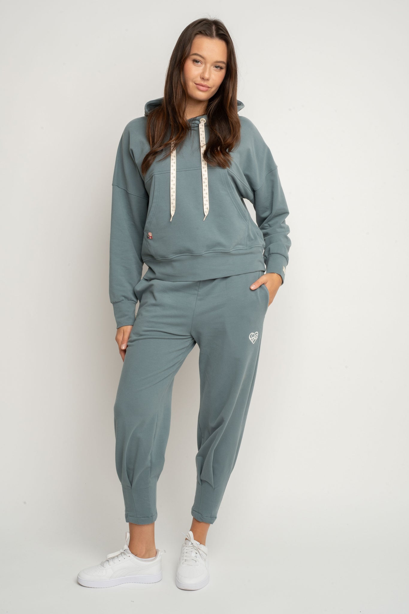 DRESOWE SPODNIE DAMSKIE Z KIESZENIAMI I ZWĘŻANYMI NOGAWKAMI JASNY KHAKI - SUZIE