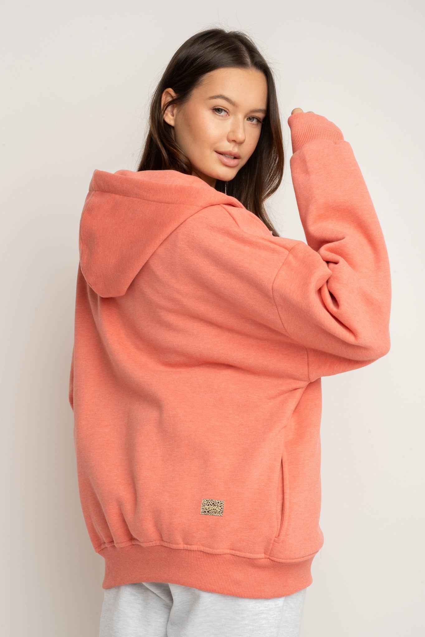 BLUZA Z KAPTUREM ROZPINANA KORALOWA - FLEUR