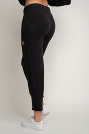 DRESOWE SPODNIE DAMSKIE Z KIESZENIAMI I ZWĘŻANYMI NOGAWKAMI CZARNE - SUZIE