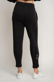 DRESOWE SPODNIE DAMSKIE Z KIESZENIAMI I ZWĘŻANYMI NOGAWKAMI CZARNE - SUZIE