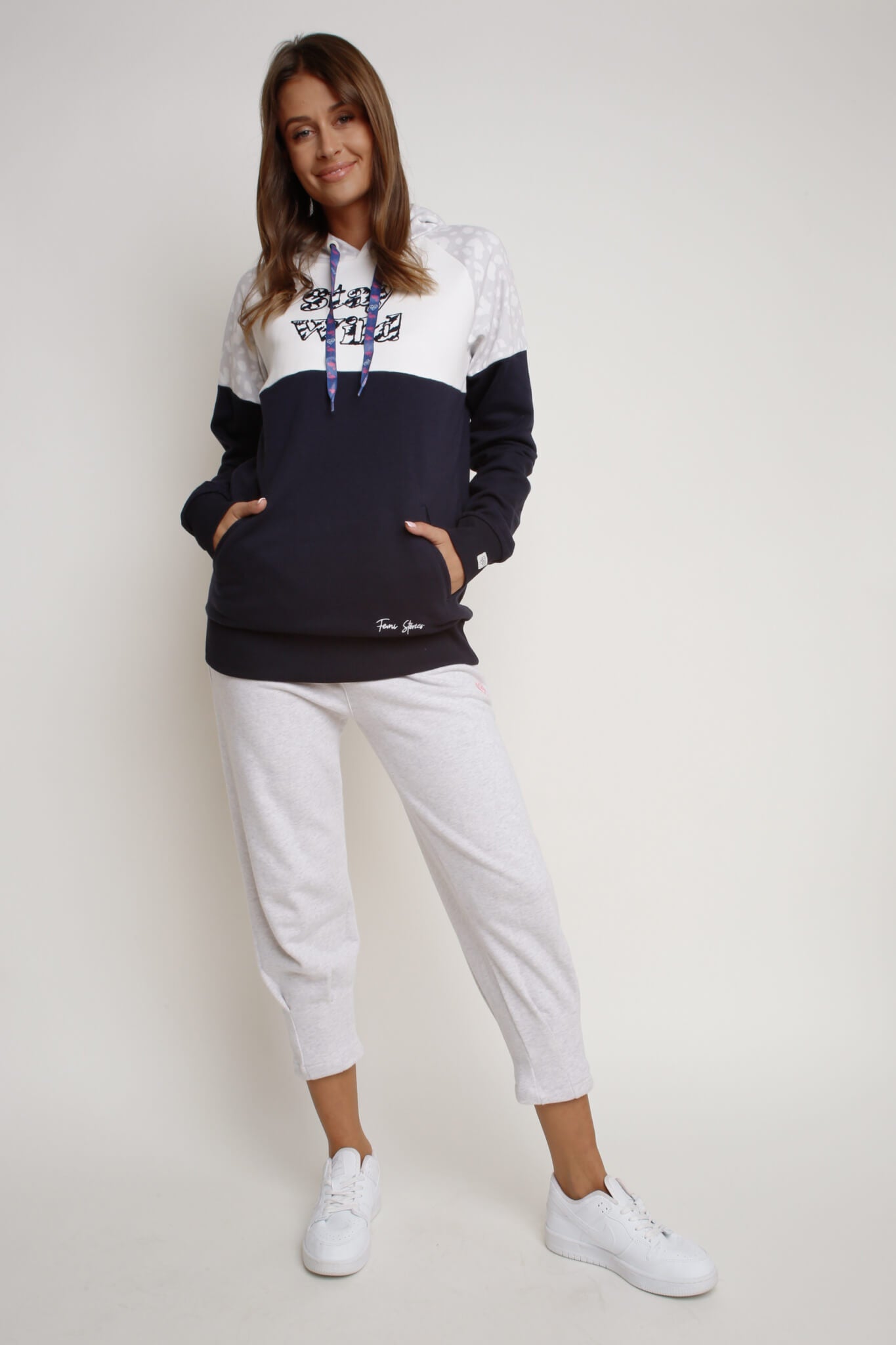 STAY WILD CREAM HOODED SWEATSHIRT WITH NAVY INSCRIPTION - NEMOS