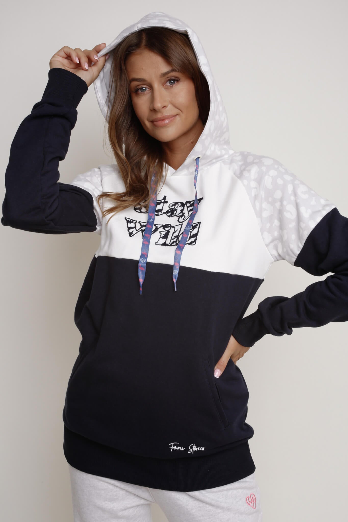 STAY WILD CREAM HOODED SWEATSHIRT WITH NAVY INSCRIPTION - NEMOS
