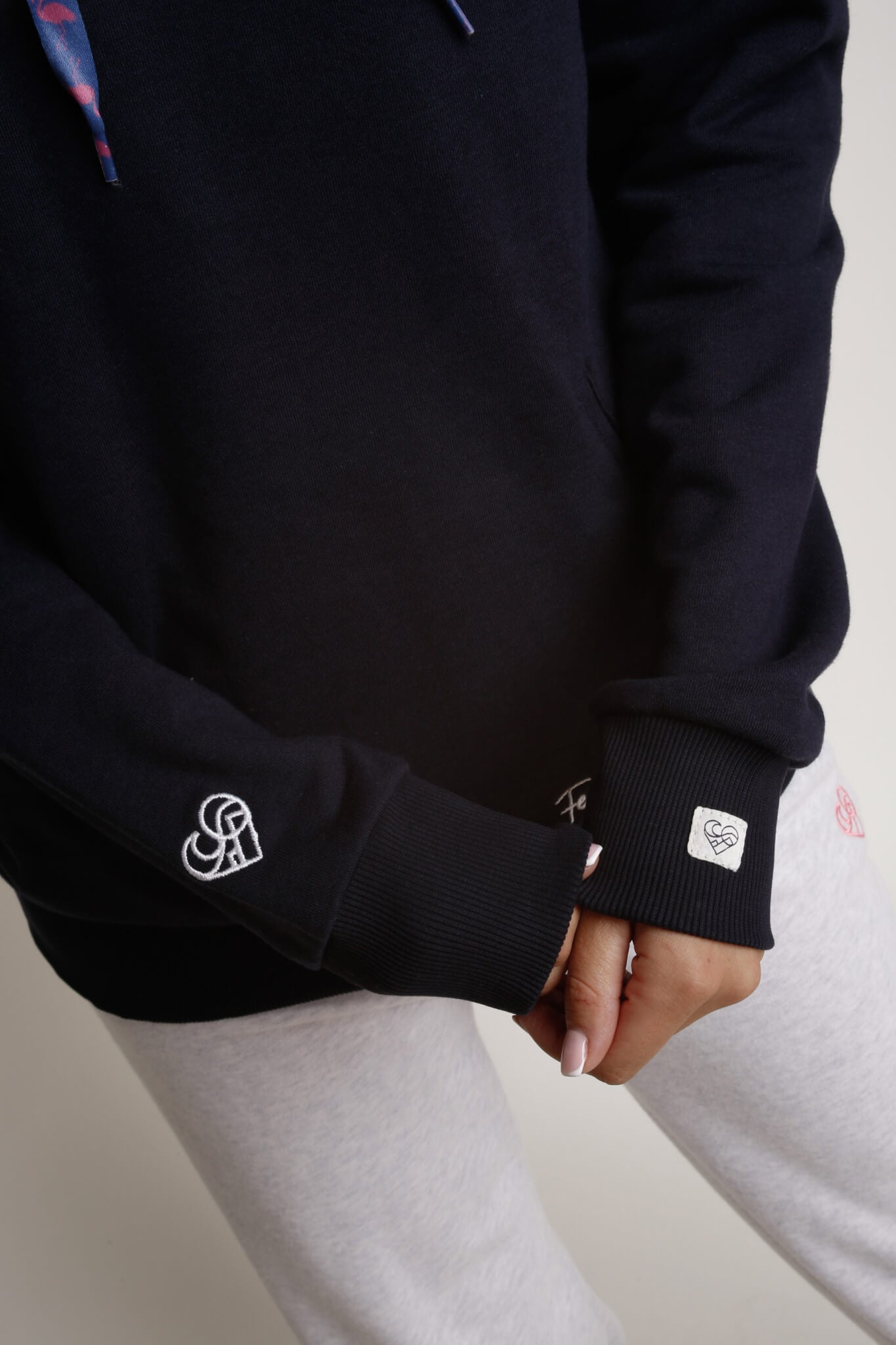 STAY WILD CREAM HOODED SWEATSHIRT WITH NAVY INSCRIPTION - NEMOS