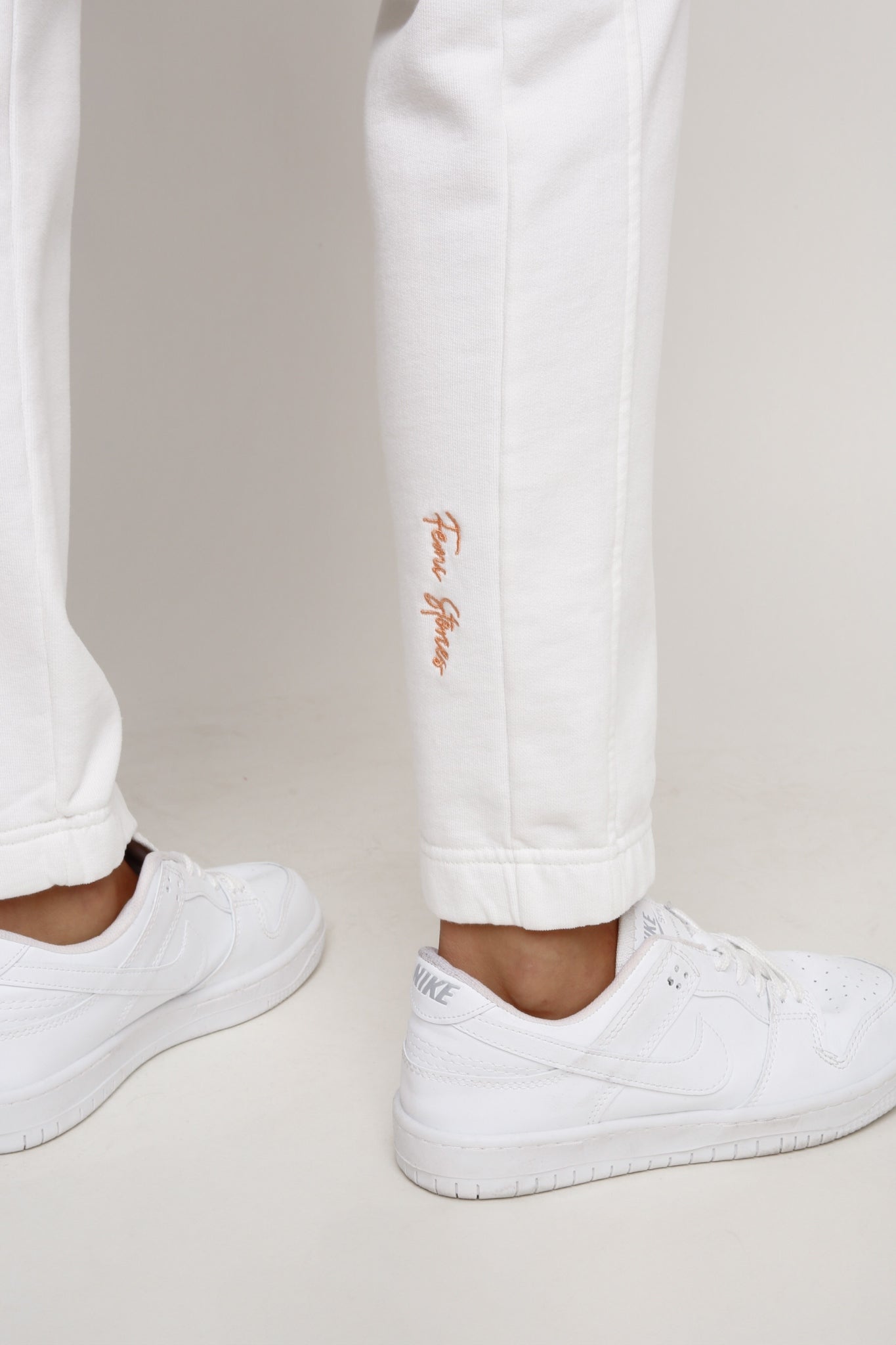 FITTED WHITE SWEATPANTS - MAUI