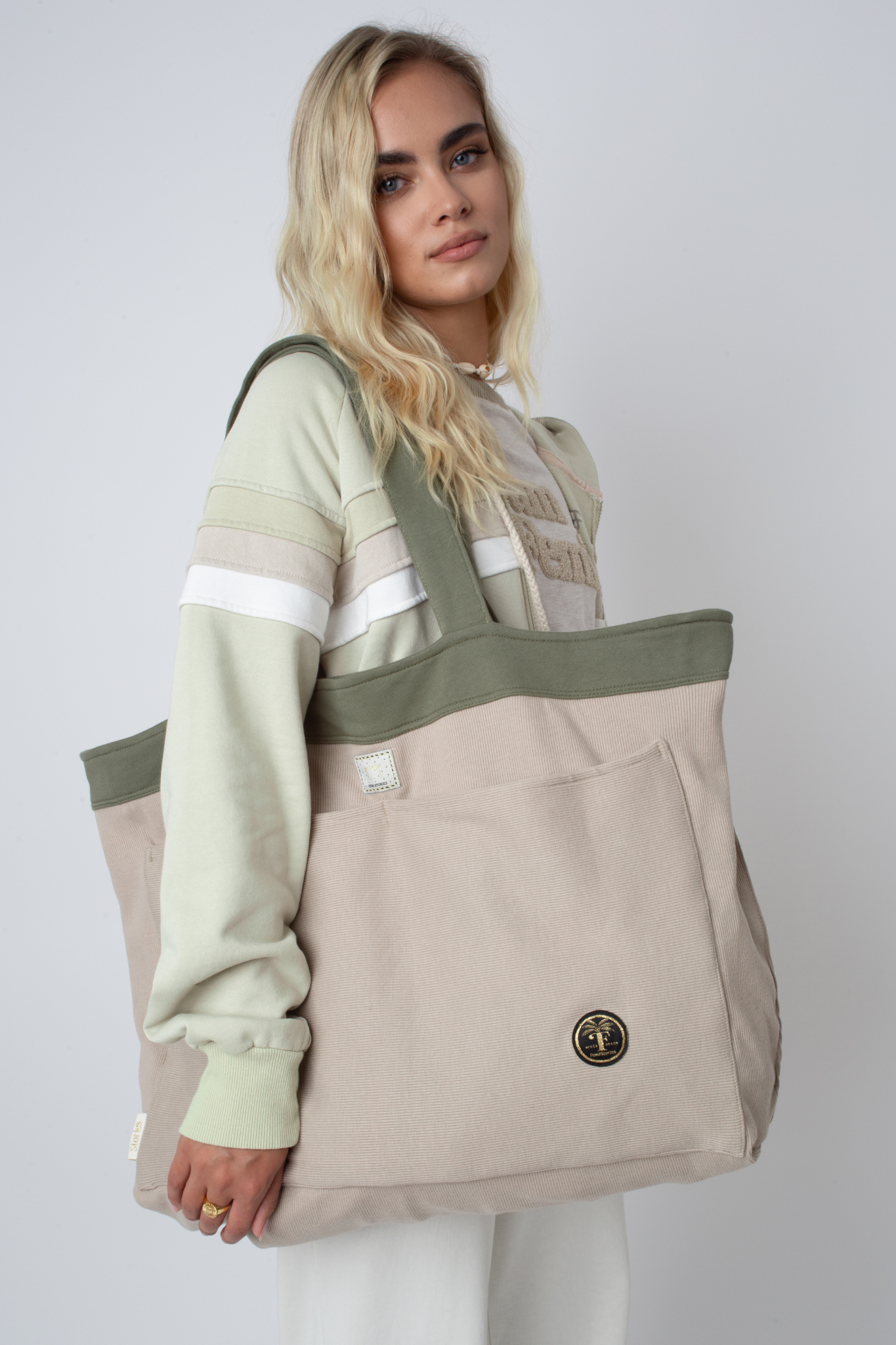 FEMI STORIES DOUBLE-SIDED SHOPPER BAG KHAKI - BORA BORA