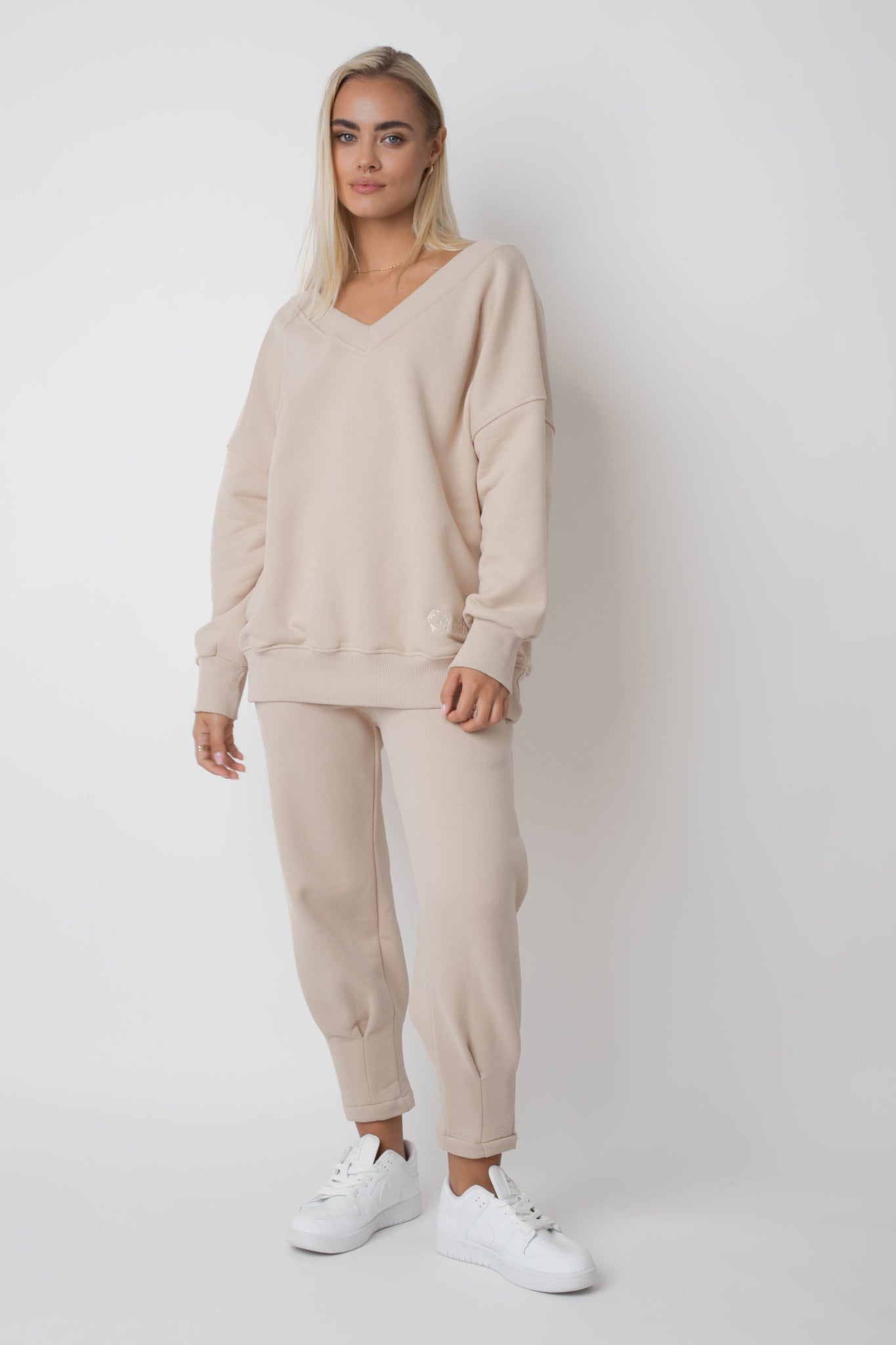 BLUZA Z DEKOLTEM OVERSIZE BEŻOWA - BISCOE