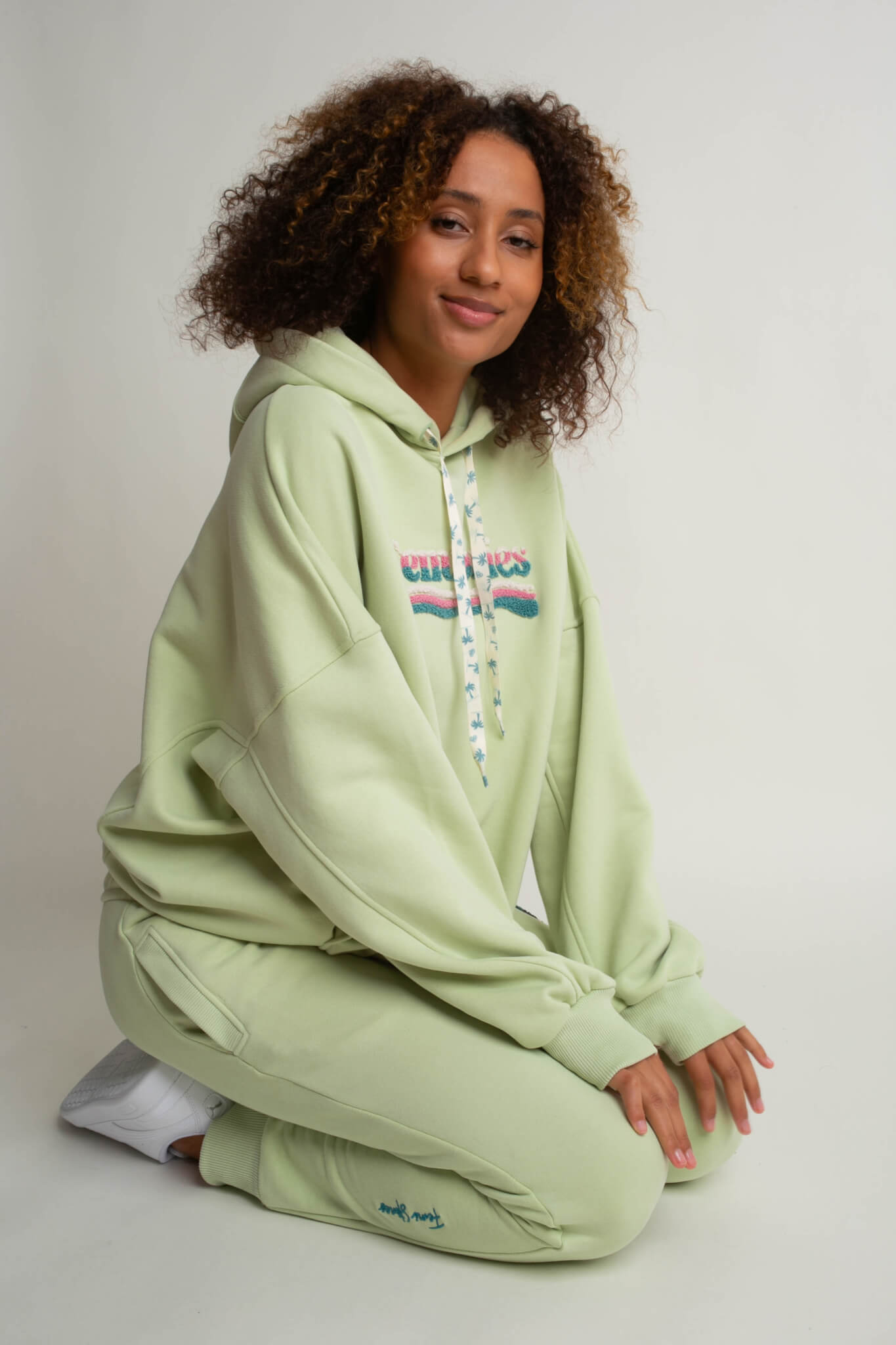 BLUZA OVERSIZE Z KAPTUREM PISTACJOWA - MOON CAY