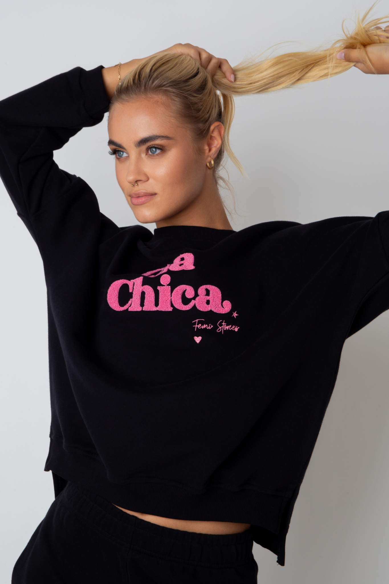 BLUZA LA CHICA TYPU CREWNECK CZARNA - VALD