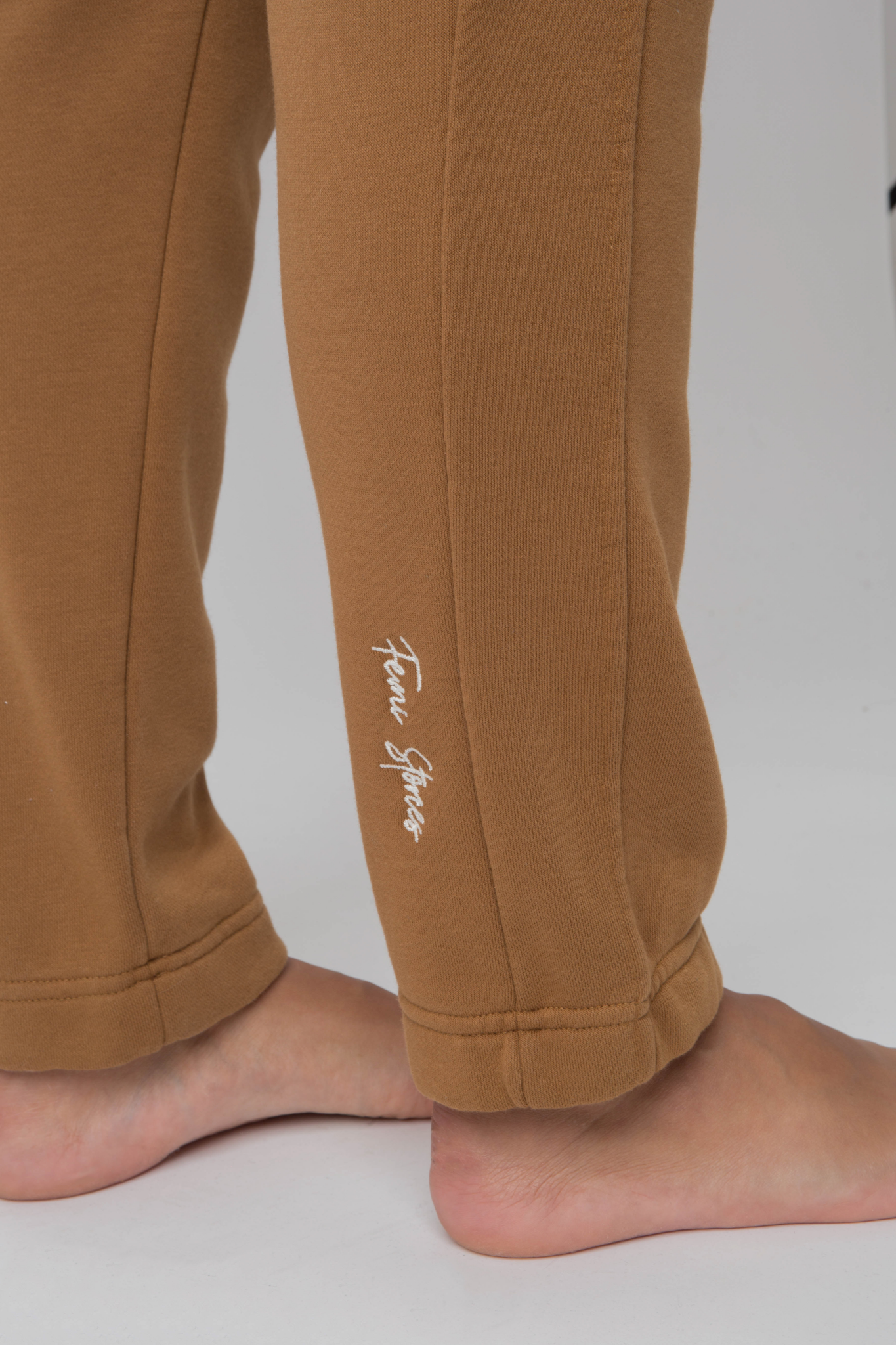 FITTED BROWN SWEATPANTS - MAUI