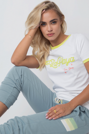 T-SHIRT LA PLAYA BIAŁA Z ŻÓŁTYM NAPISEM I LAMÓWKĄ - COSMA