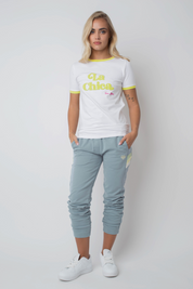 T-SHIRT LA CHICA BIAŁY Z ŻÓŁTYM NAPISEM I LAMÓWKĄ - COSMA