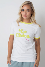 T-SHIRT LA CHICA BIAŁY Z ŻÓŁTYM NAPISEM I LAMÓWKĄ - COSMA