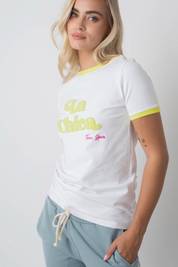 T-SHIRT LA CHICA BIAŁY Z ŻÓŁTYM NAPISEM I LAMÓWKĄ - COSMA