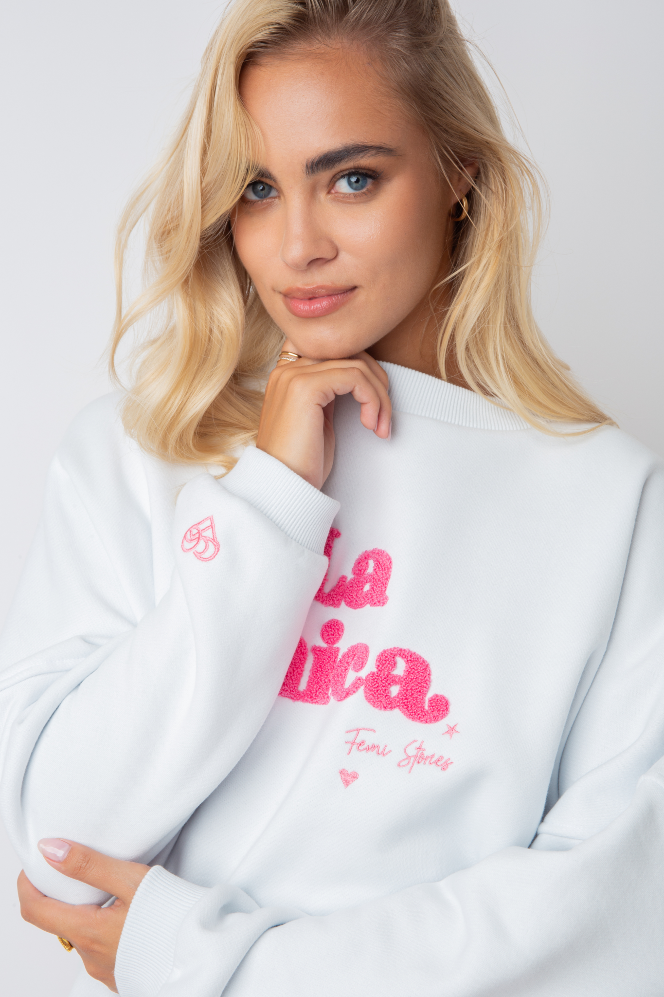 BLUZA LA CHICA TYPU CREWNECK BIAŁA - VALD