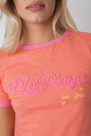 T-SHIRT LA PLAYA KORALOWA Z RÓŻOWYM NAPISEM I LAMÓWKĄ - COSMA