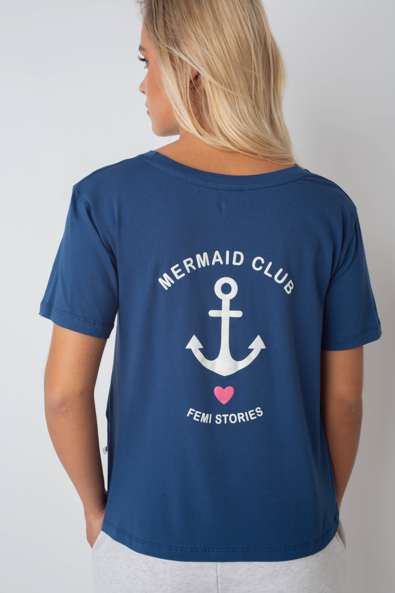 T-SHIRT MERMAID CLUB GRANATOWY Z NADRUKIEM W KOLORZE ECRU - MANUEL