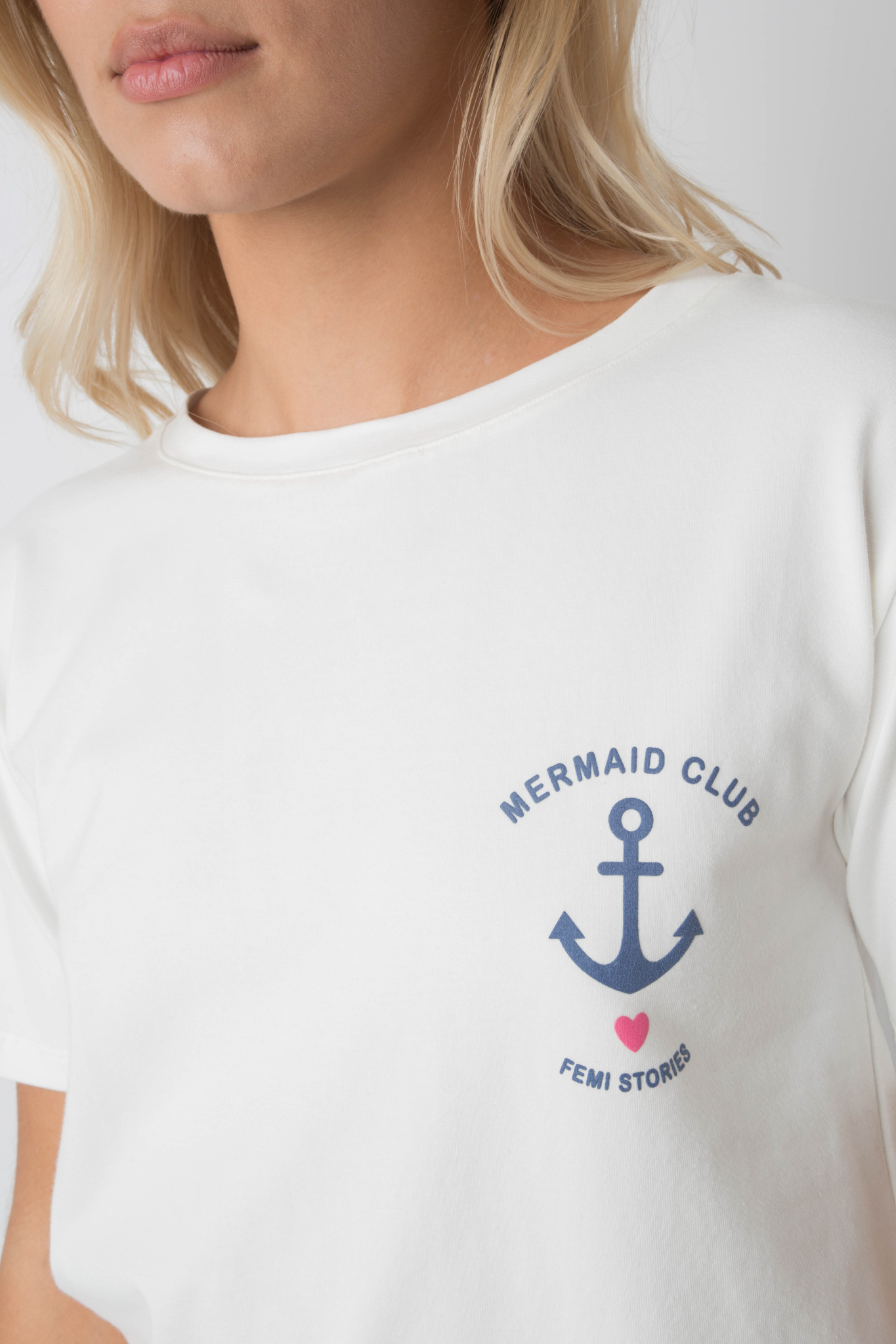 T-SHIRT MERMAID CLUB ECRU Z NADRUKIEM W KOLORZE GRANATOWYM - MANUEL