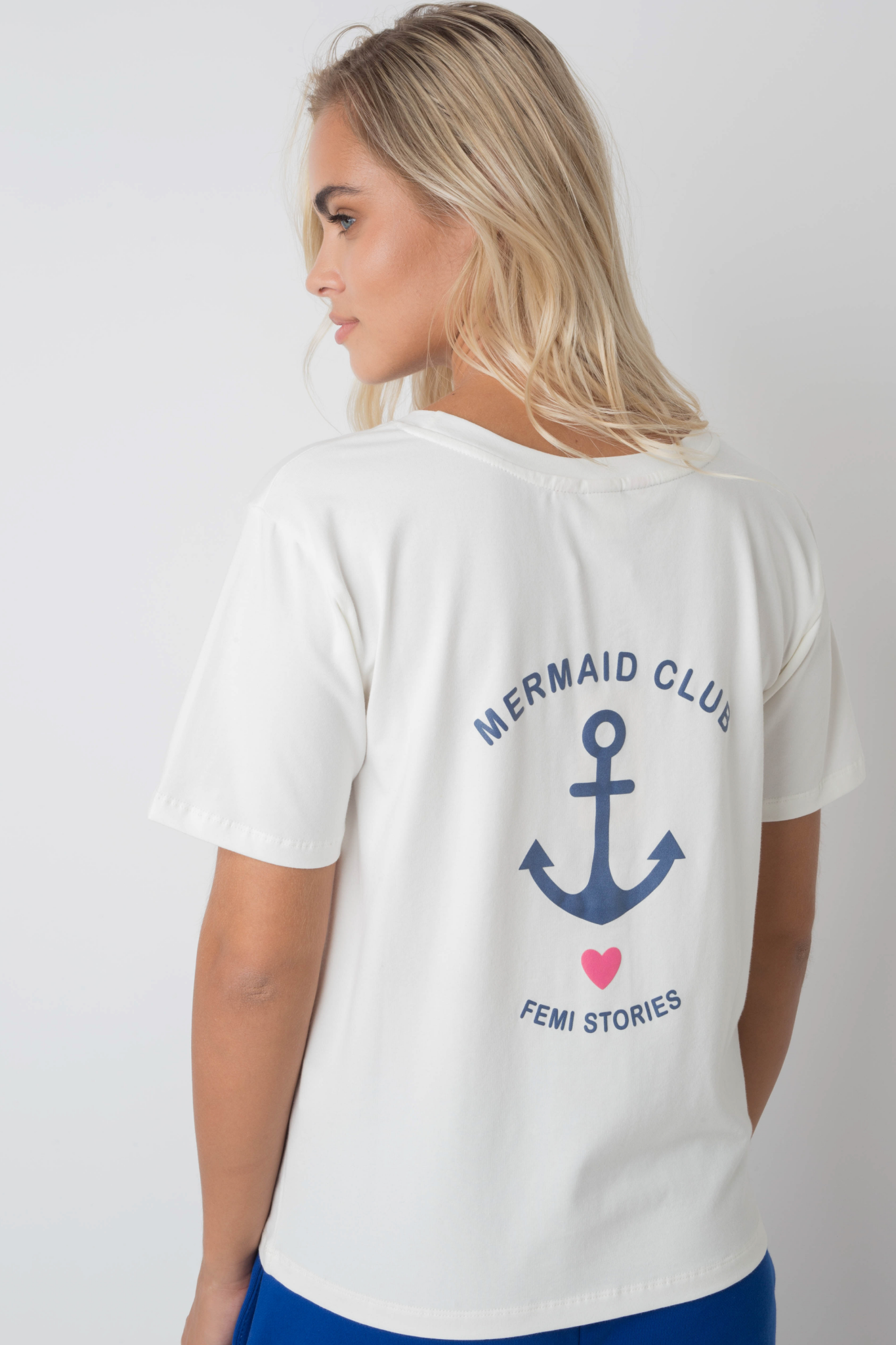 T-SHIRT MERMAID CLUB ECRU Z NADRUKIEM W KOLORZE GRANATOWYM - MANUEL