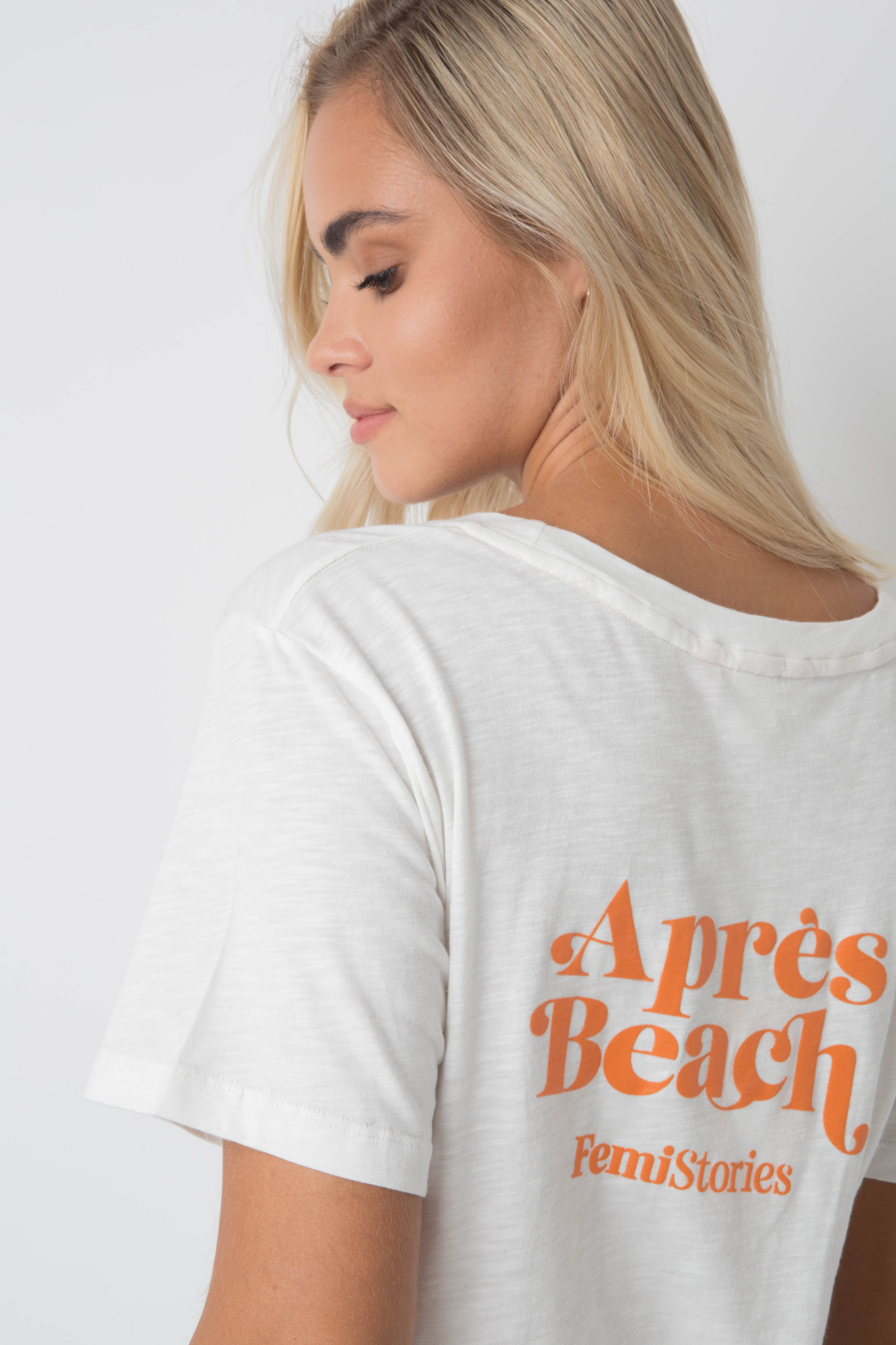 T-SHIRT APRES BEACH ECRU Z POMARAŃCZOWYM NADRUKIEM - MANUEL