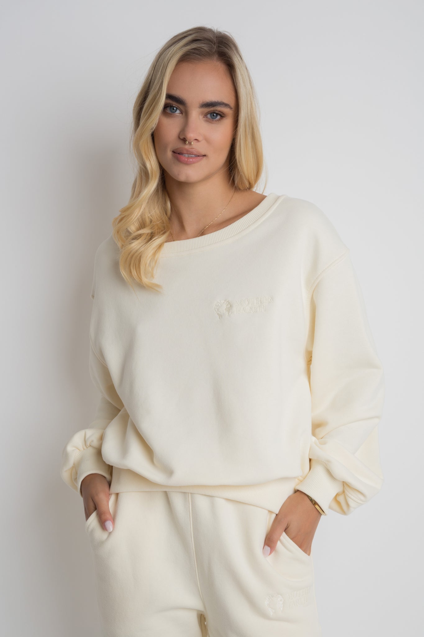 BLUZA TYPU CREWNECK ECRU - COMINO